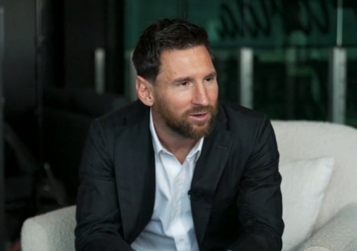 আমরা বার্সেলোনাকে খুব মিস করি। আমার স্ত্রী আর সন্তানদের সঙ্গে সবসময়ই বার্সেলোনার কথা হয়। পরিকল্পনা হলো সেখানে গিয়ে আবার বাস করা ▷