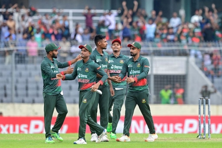১২ ওভারে নিউ জিল্যান্ড ৩৬/২ ১২ ওভারে নিউ জিল্যান্ড ৩৬/২