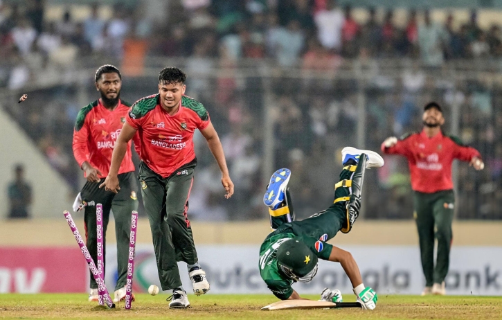 বাংলাদেশের কাছে বিধ্বস্ত হওয়ার পর পিচের সমালোচনায় পাকিস্তান বাংলাদেশের কাছে বিধ্বস্ত হওয়ার পর পিচের সমালোচনায় পাকিস্তান