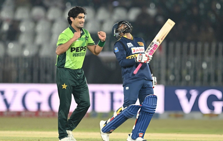 হাসারাঙ্গাকে থামিয়ে রোমাঞ্চকর ম্যাচে পাকিস্তানের জয়