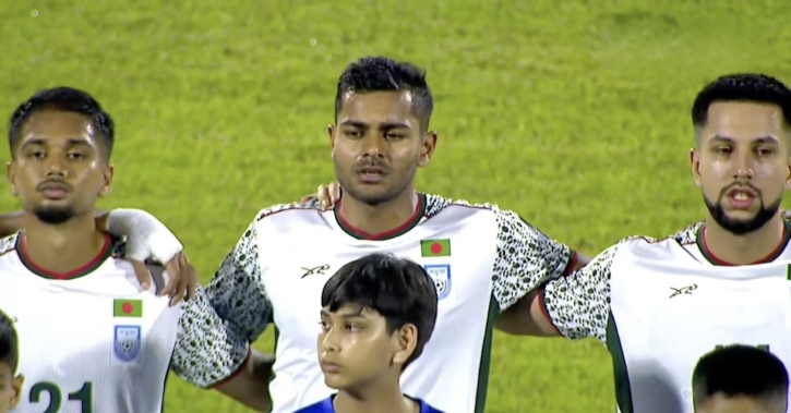 জাতীয় দলের হয়ে শমিতের অভিষেক জাতীয় দলের হয়ে শমিতের অভিষেক