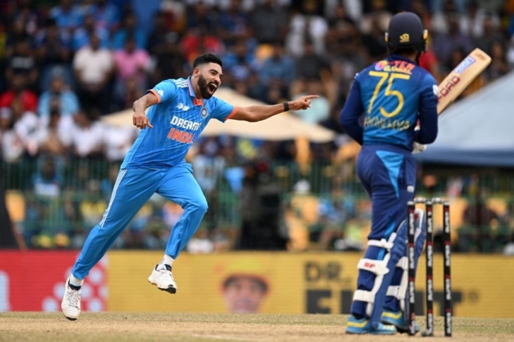 এক ওভারে সিরাজের ৪ এক ওভারে সিরাজের ৪
