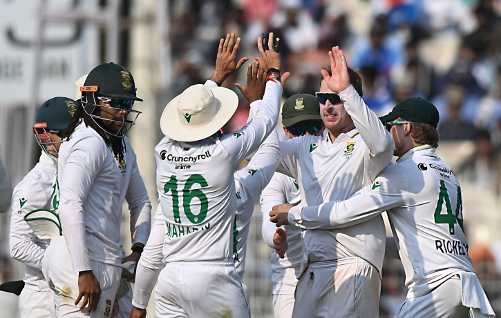 দ. আফ্রিকার স্পিনে কুপোকাত ভারত হারল আড়াই দিনে