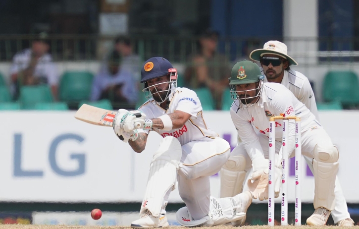 ২১১ রানের লিড নিয়ে থামল শ্রীলঙ্কা ২১১ রানের লিড নিয়ে থামল শ্রীলঙ্কা